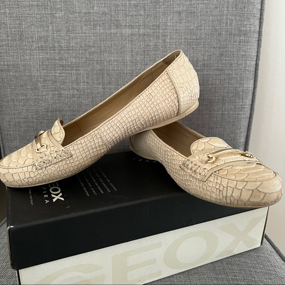 Geox Women’s python leather flats. US 8.5 (EU 38.5) - Picture 9 of 12